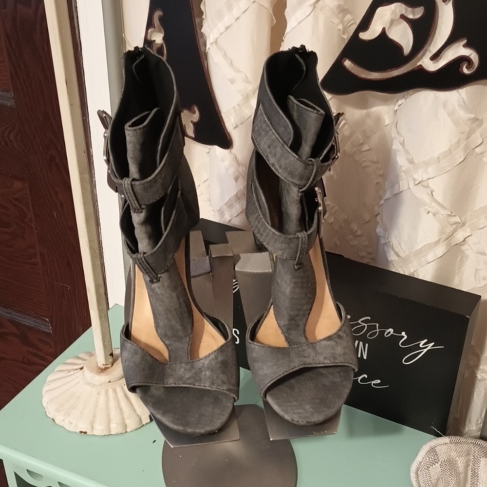 Stylish Gray Women's Heeled Sandals